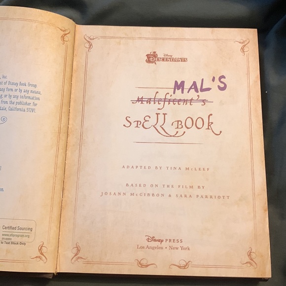 Disney’s Descendants Mal’s Spell Book - Picture 3 of 4